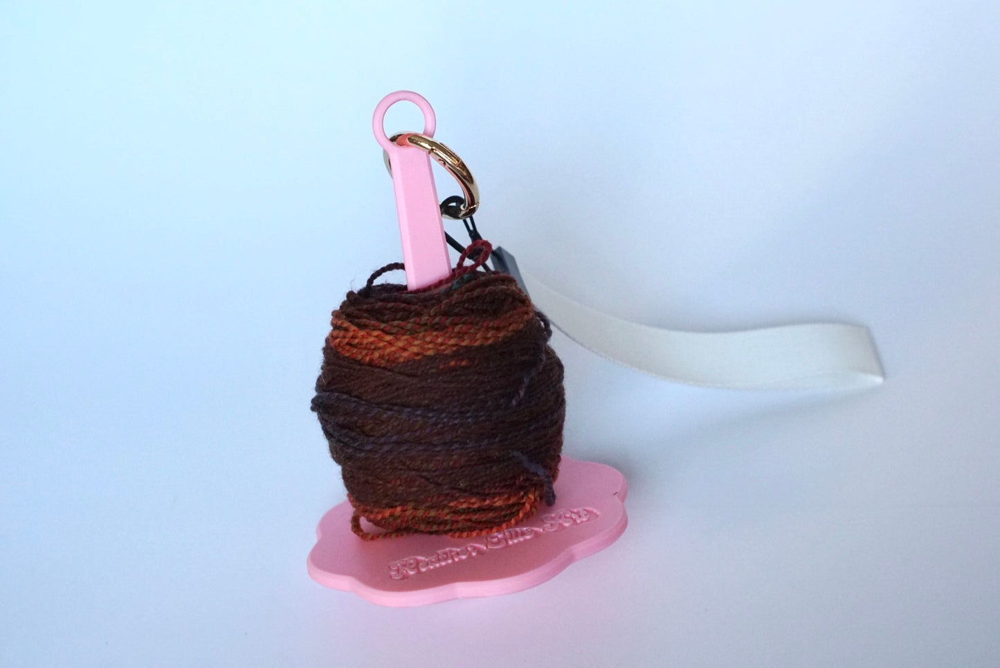 Yarn holder / wristlet