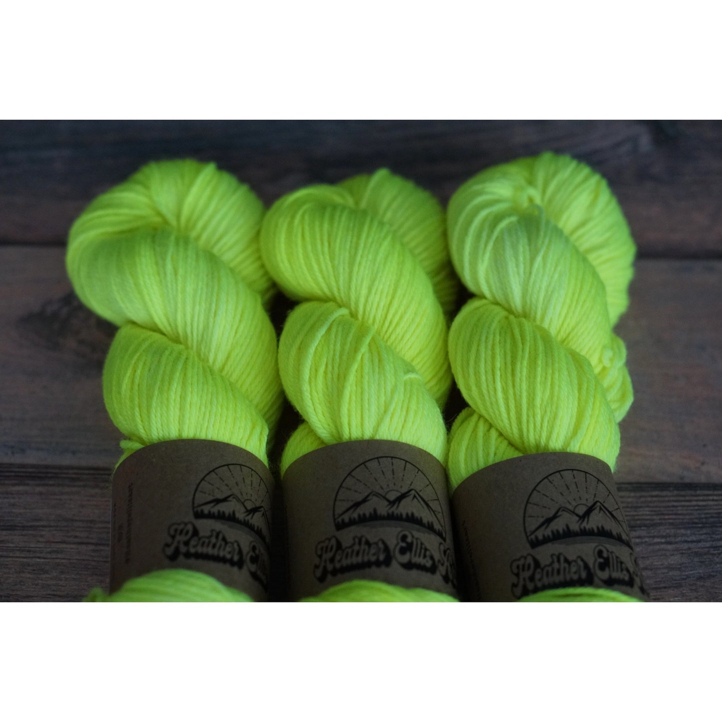 superwash worsted weight yarn // Tennis Ball //