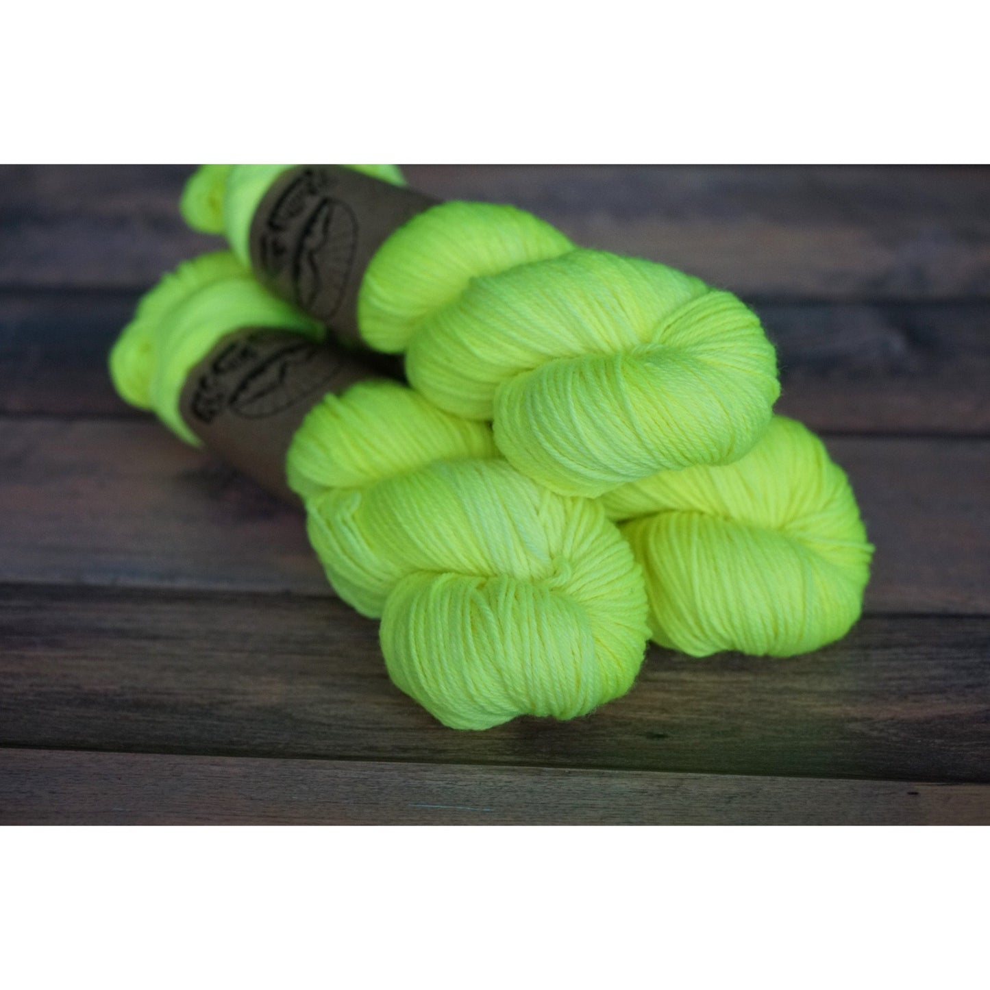 superwash worsted weight yarn // Tennis Ball //