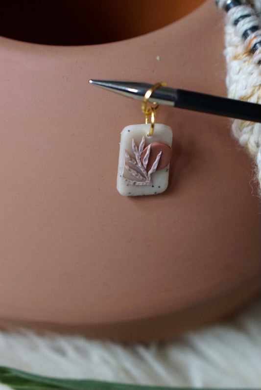 Dried palms stitch marker in Wheat