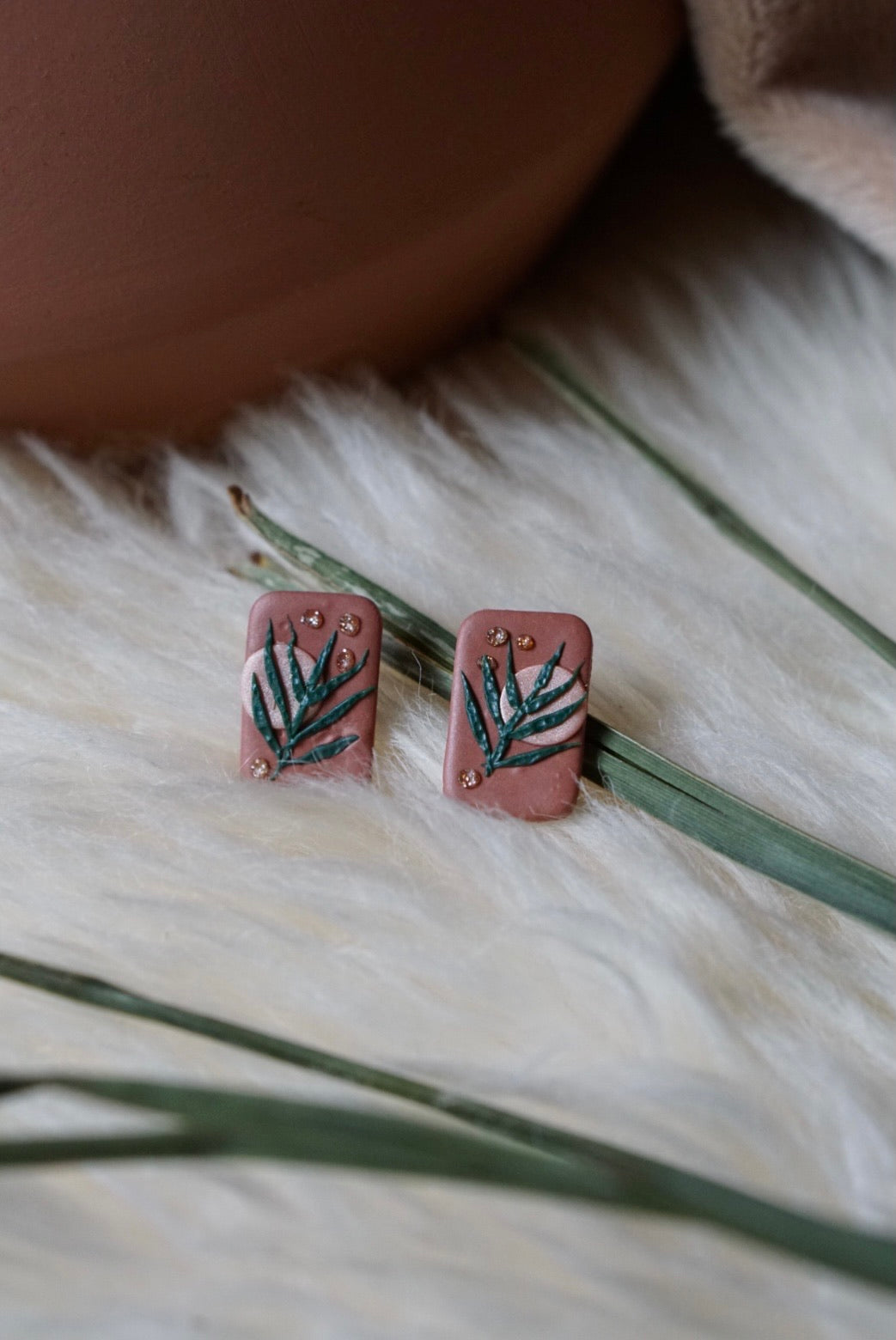 Dried palm studs in terra-cotta