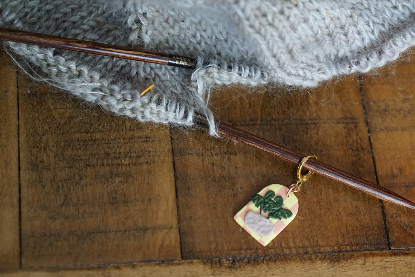 Checkerboard monstera stitch marker