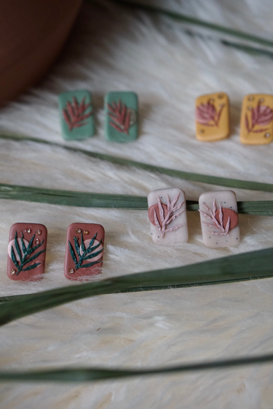 Dried palm studs in terra-cotta