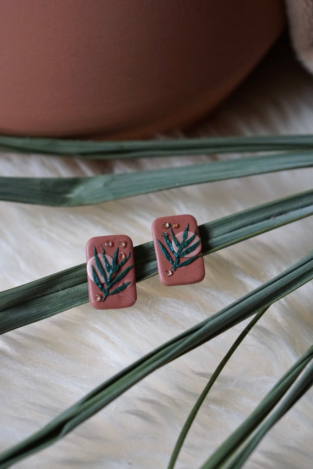 Dried palm studs in terra-cotta